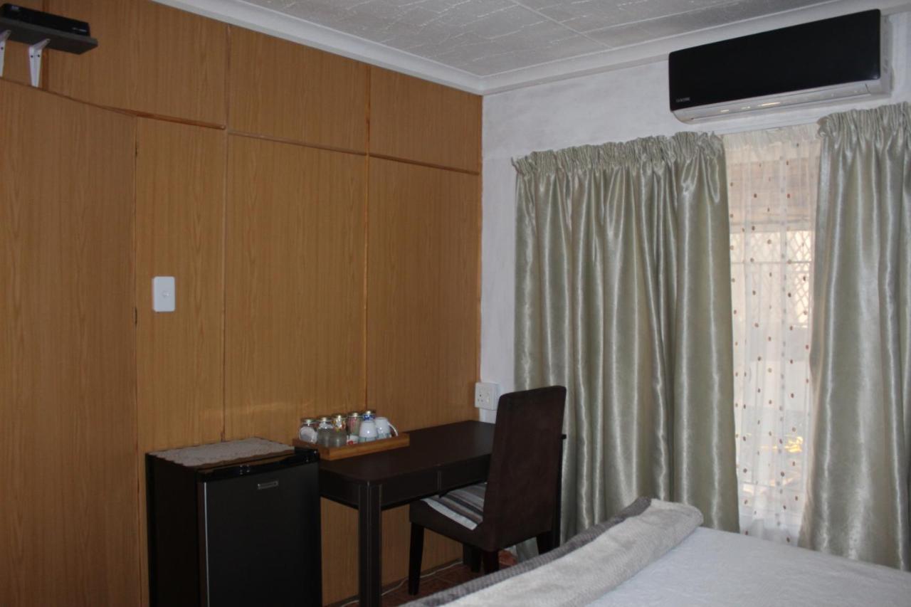 Alternative B&B In The Township Potchefstroom Esterno foto