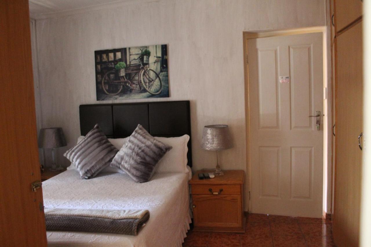 Alternative B&B In The Township Potchefstroom Esterno foto