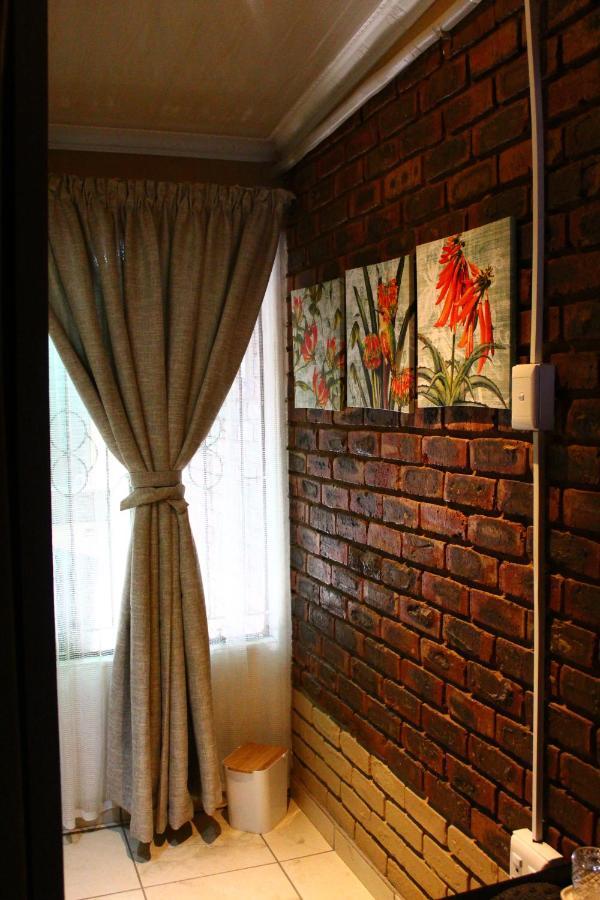 Alternative B&B In The Township Potchefstroom Esterno foto